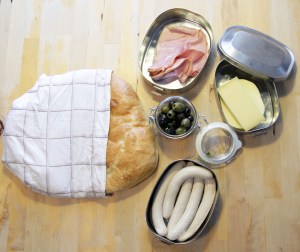 Brot_Oliven_Wurst_offen